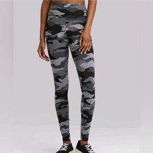 Wild Fable grey camo leggings